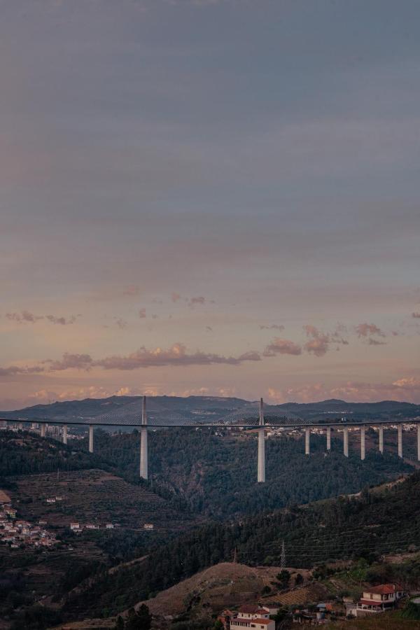 Mw Douro Wine & Spa Santa Marta de Penaguião 外观 照片 View of the bridge from the observation deck