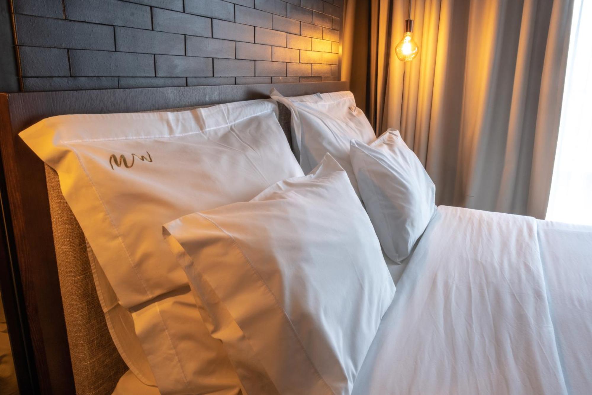 Mw Douro Wine & Spa Santa Marta de Penaguião 外观 照片 A bed with white sheets